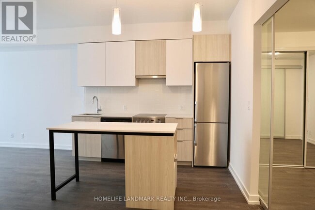 Building Photo - 203 College St