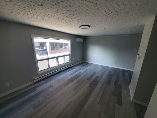 Building Photo - 44 Cameron St
