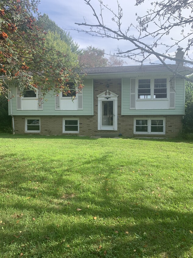 Split entry 3-4 BR home - 2 Acres - 135 Youkers Rd