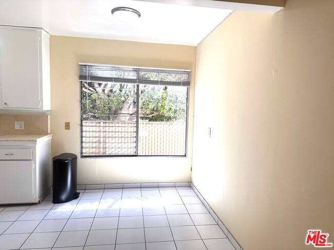 Foto del edificio - 5411 S Centinela Ave