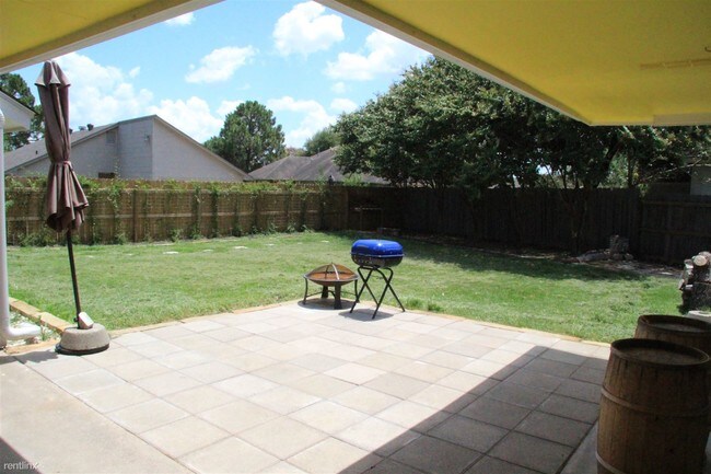 Building Photo - 802 Kalanchoe Ct