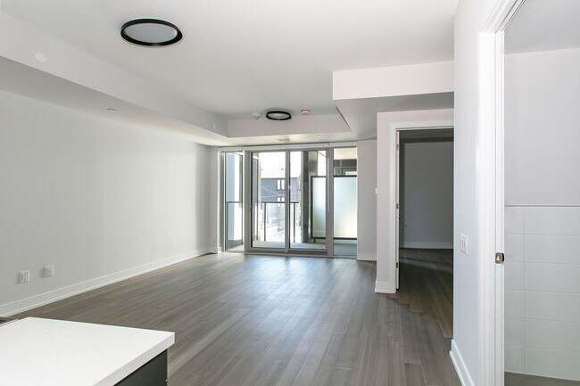 Photo du bâtiment - 664 Spadina Av