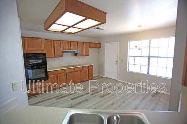 Building Photo - 7719 W Dreyfus Dr