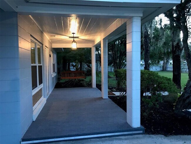 Foto del edificio - 5305 Whiteway Dr