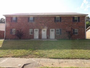 Building Photo - 204 Landings Dr