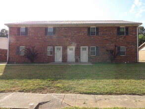 Building Photo - 204 Landings Dr