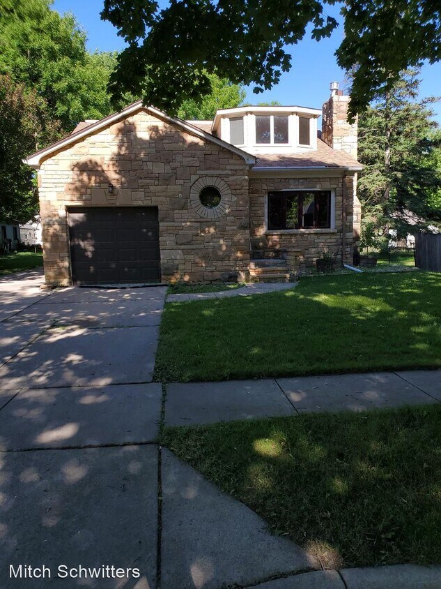 Primary Photo - 4 br, 2 bath House - 815 4th St. SE