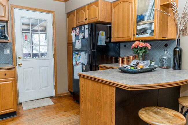 Building Photo - Centrally located bungalow!
