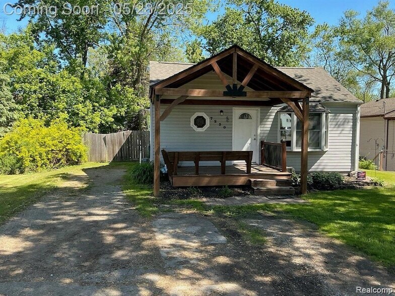 Foto principal - 7230 Sandy Beach Dr