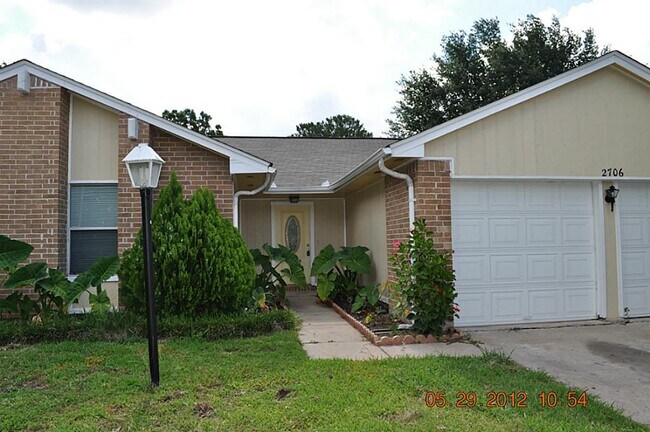 Building Photo - 2706 Sunbird Dr