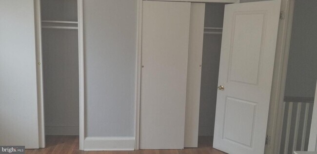 Foto del edificio - 5818 Woodcrest Ave