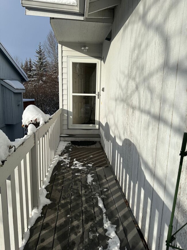 Building Photo - South Anchorage Townhome