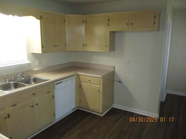 Foto del edificio - 227 Fire Tower Rd