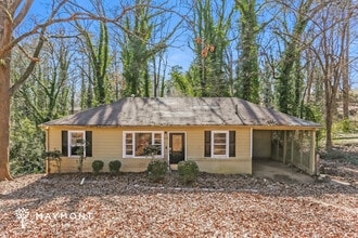 Building Photo - 618 Hickory Trail SE