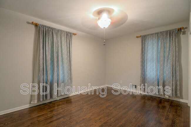 Foto del edificio - 8803 E 85 St