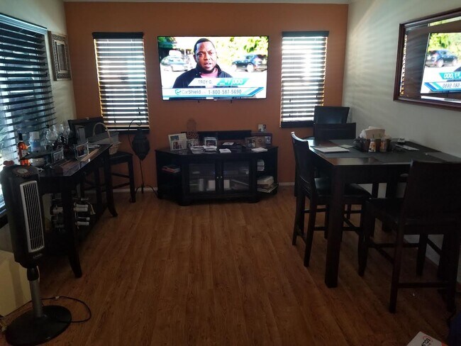 Comedor - 6302 S Rimpau Blvd