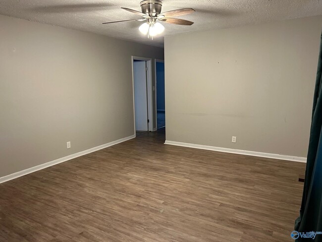 Foto del edificio - 3721 Broadmor Rd NW