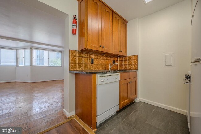 Foto del edificio - 922 24th St NW
