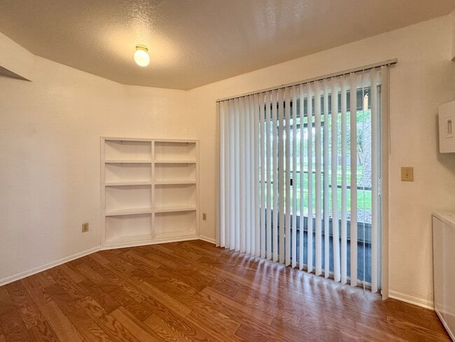 Building Photo - 5461-A Lake Margaret Dr