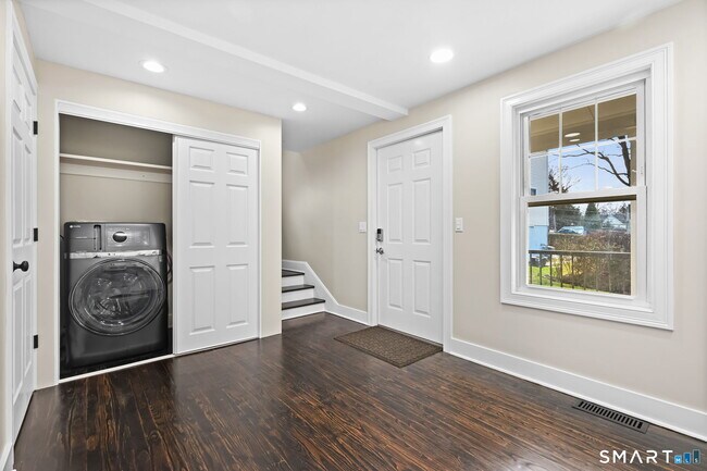 Foto del edificio - 2 Sherman Ave