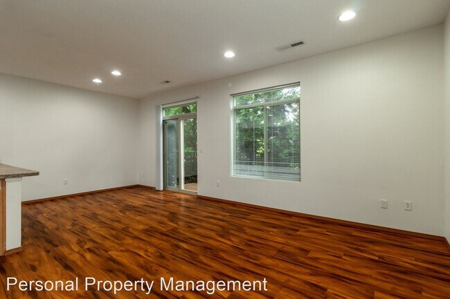 Building Photo - 4 br, 3.5 bath House - 3604 NE 81st Cir