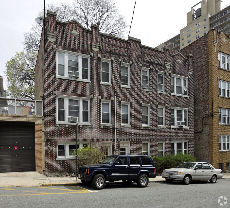Building Photo - 10 66th St
