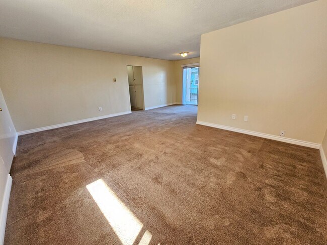 Foto del edificio - Great 2 Bedroom/2 Bath Condo in Alamitos B...
