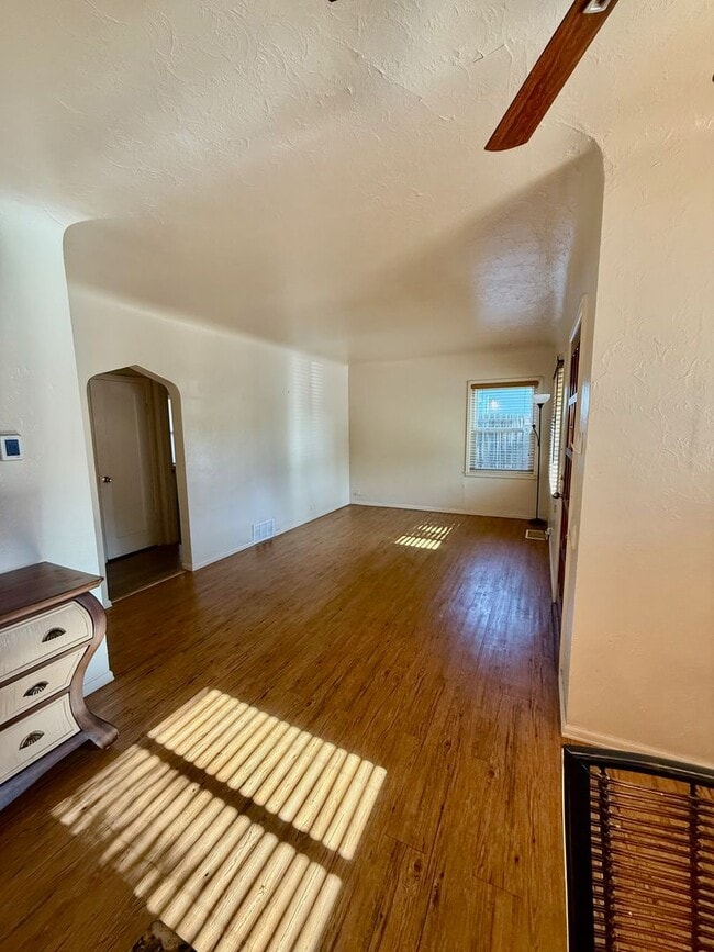 Foto del edificio - Updated 3 Bed Home with Large Yard