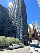 Building Photo - 910 N Lake Shore Dr