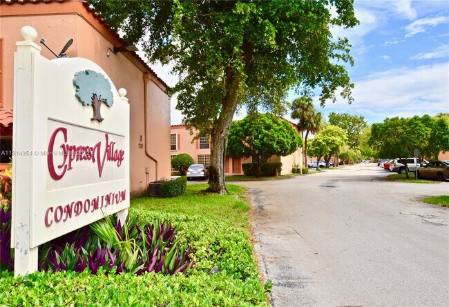 Foto del edificio - 7101 Miami Lakes Dr