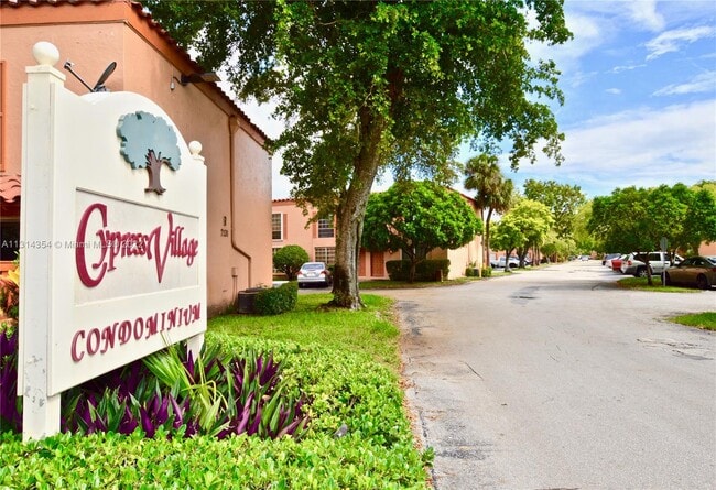 Building Photo - 7101 Miami Lakes Dr