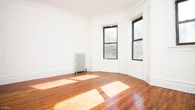 Building Photo - 275 Halsey St