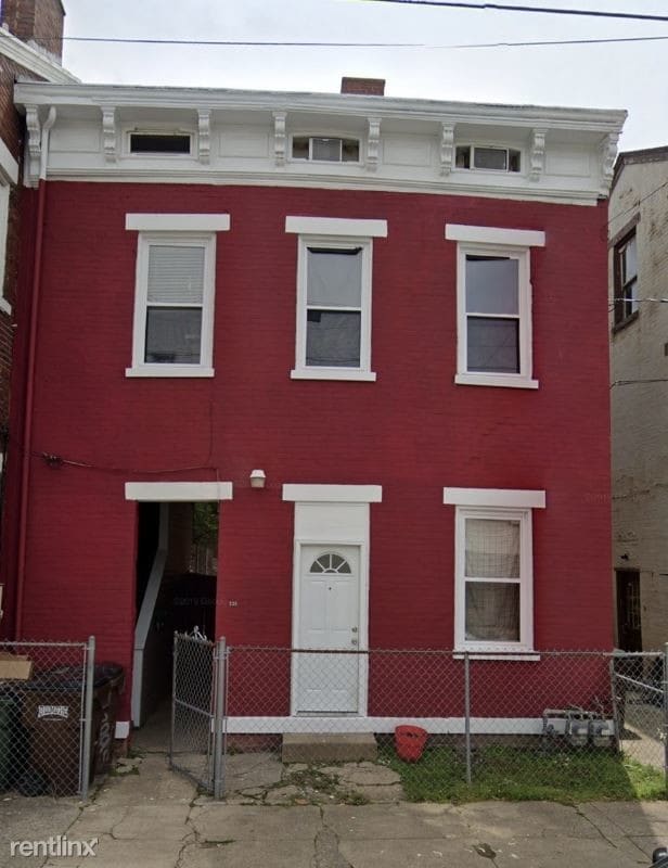 Primary Photo - 236 E 8th St