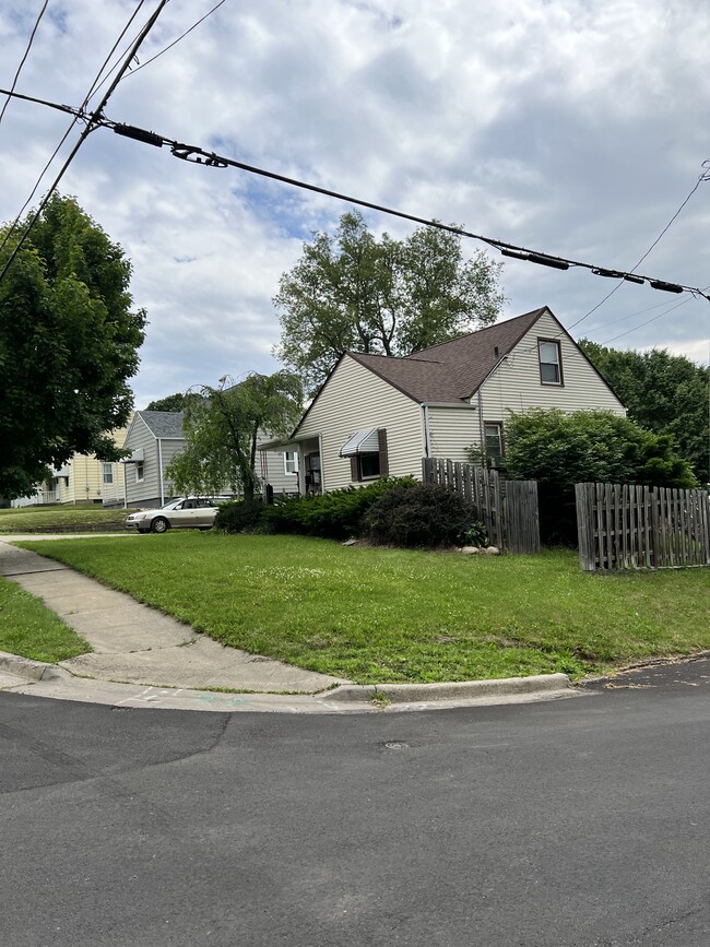 Neighborhood - 1707 Hammel St