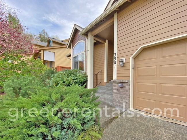 Building Photo - Beautiful 4+ Bedroom West Olympia Home