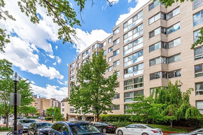 Foto del edificio - Renovated Studio in Foggy Bottom - All uti...