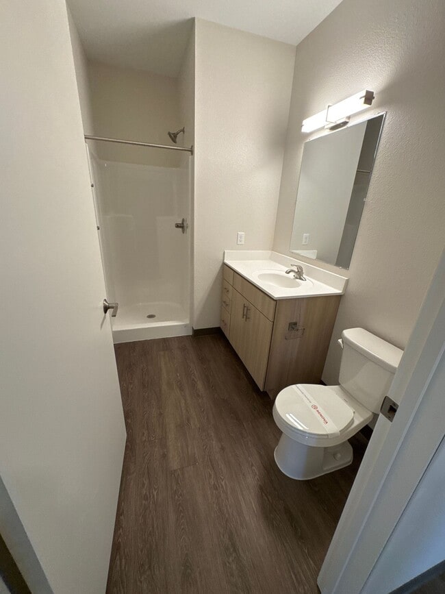 Building Photo - Upper level Unit-Private Entrance with a Townhome Feel