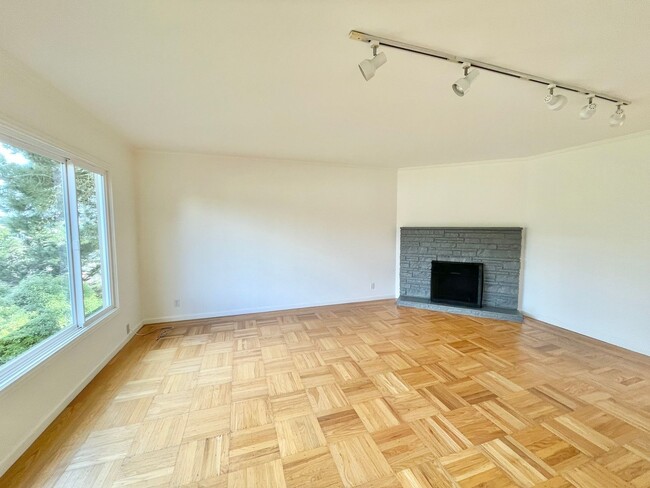 Building Photo - 3Br/2Ba Charming Glen Park Home -- 1 Car P...