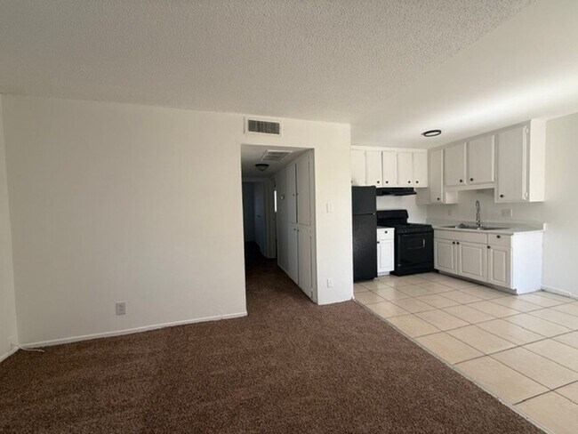 Foto del edificio - 2512 Tulip Ln