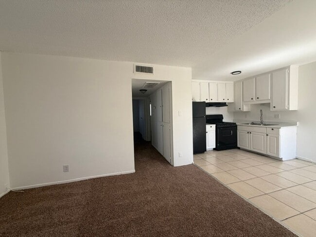 Building Photo - 2512 Tulip Ln