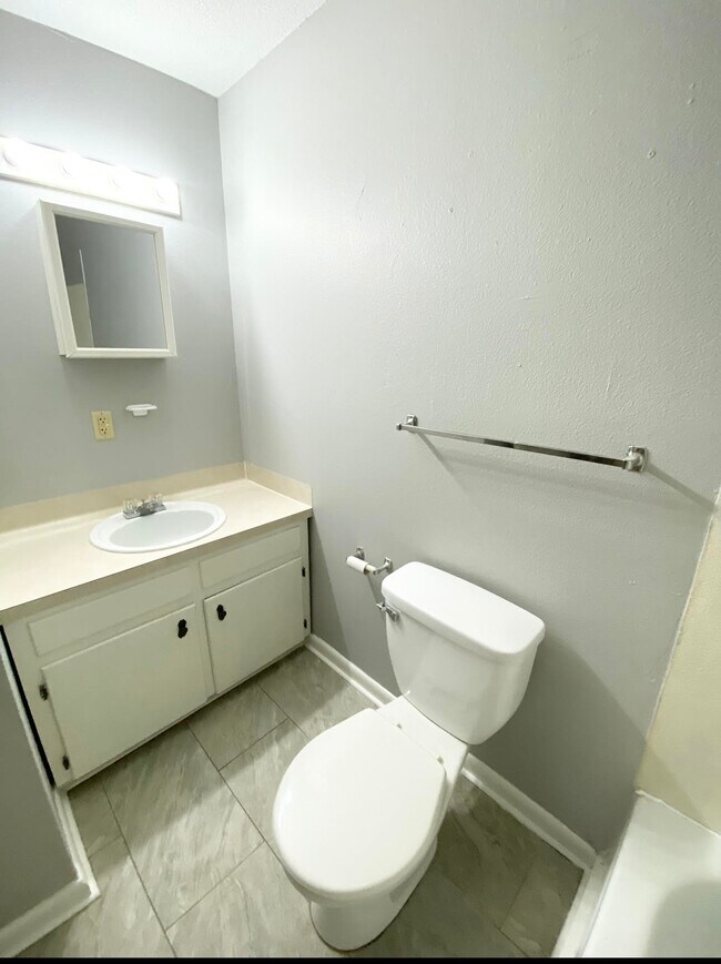 Building Photo - 302 Cottonwood Dr