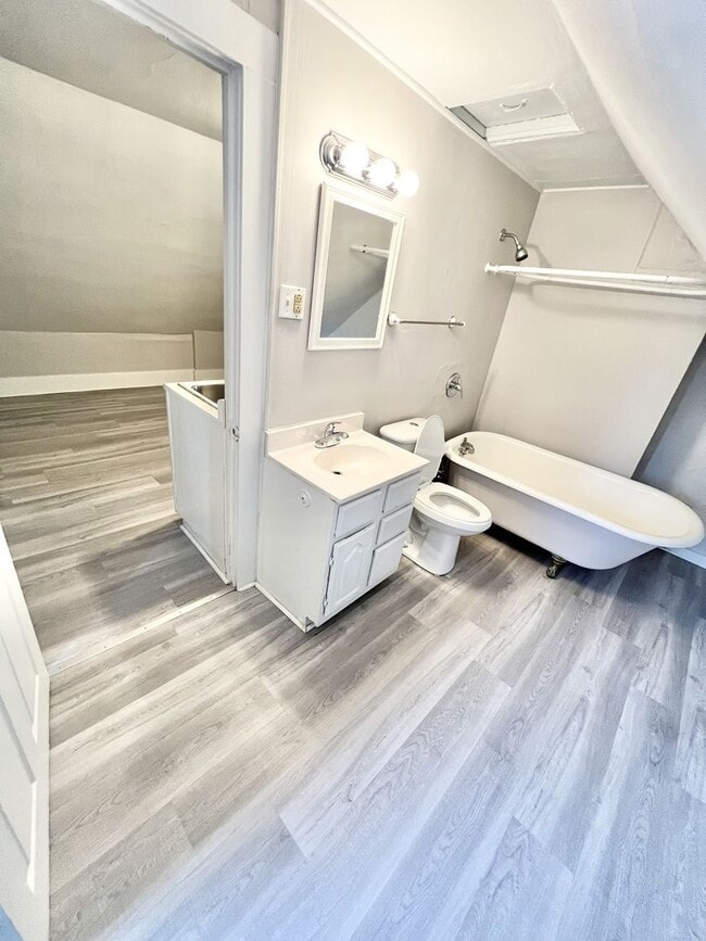 Building Photo - 908 W Bell Ave