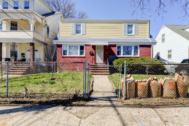 Foto del edificio - 245 Orange Ave