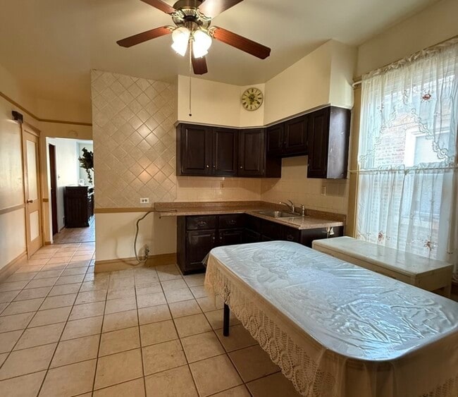 Building Photo - 5438 S Washtenaw Ave.