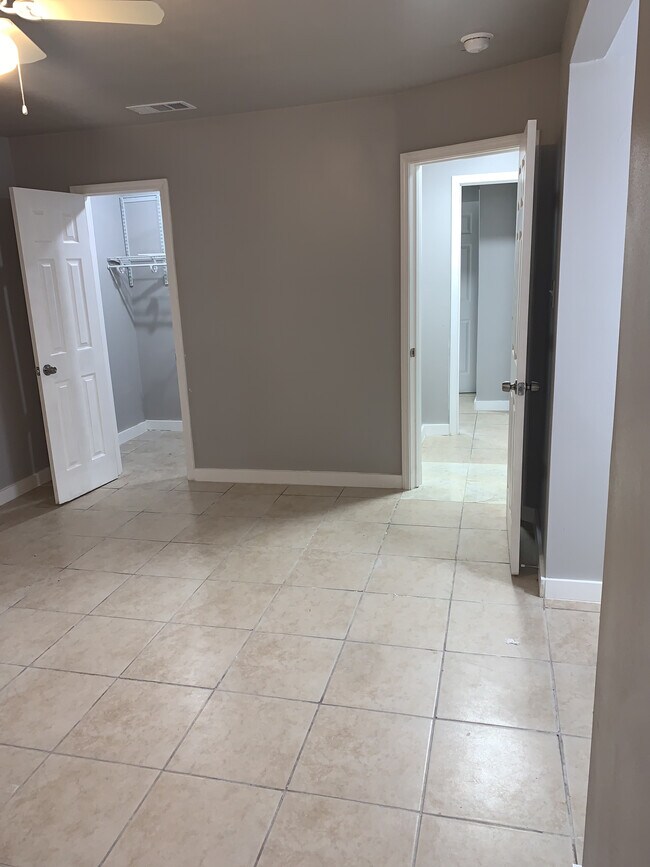 Building Photo - 6816 W Coronet Ct