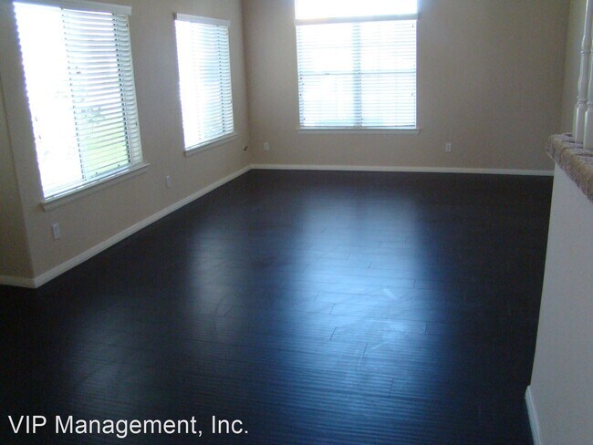Building Photo - 5 br, 3 bath House - 13191 High Desert Rd.