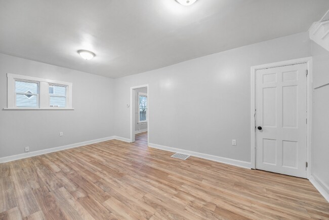 Building Photo - 2454 Taft Ave SW