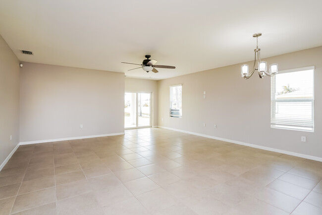 Building Photo - 28226 Arrowhead Cir