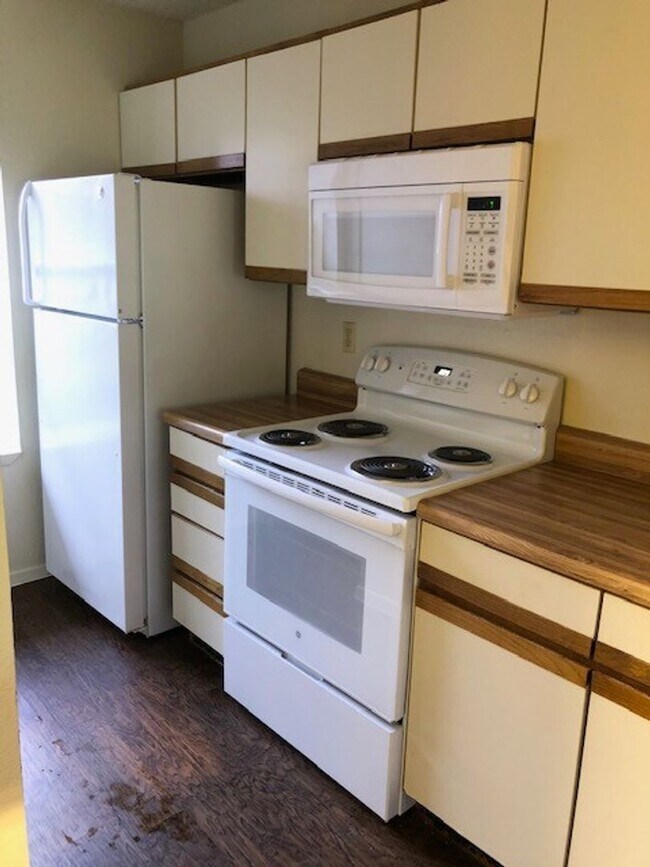 Foto del edificio - 2 BEDROOM CONDO BY UNT