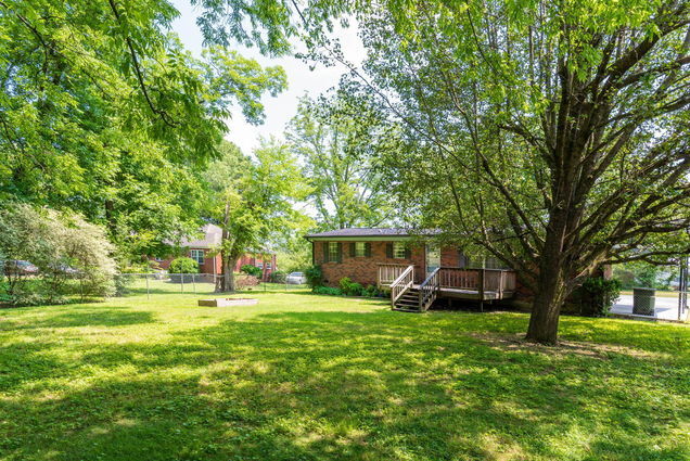 Foto del edificio - 743 Cloud Springs Rd